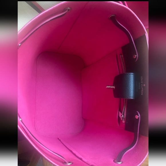 Louis Vuitton LockMe Noir - Picture 7 of 16